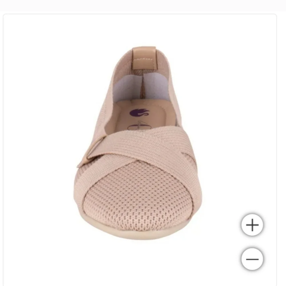 Gloria Vanderbilt DEBBIE Ladies' Flat NEW IN BOX